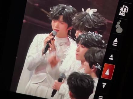 后面放了一小段录屏的闺蜜们先将就看😭😭
#张函瑞 #荣耀之战 #tf家族 #tf四代 #安利