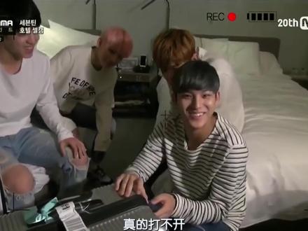 冲浪又看到一个好笑的 鸡米奎试行李箱密码试了三个小时…噗哈哈哈哈我一般不笑除非忍不住 ©️末日鸡蛋黄字幕组#金珉奎 #seventeen