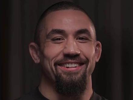 “五星哥”惠特克快问快答❗️ “黑龙跟南非哥很厉害,但他们是**”
“我不认识康纳,白大拿也就那样”
#奇马耶夫vs惠特克 #ufc快问快答
#ufc308 #托普利亚