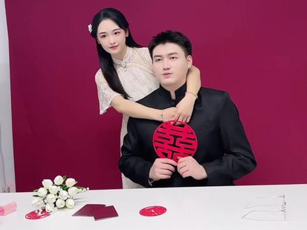 管它头婚还是二婚 我们只管幸福就好❤️#始于初见止于终老 #红底合照 #每一个幸福瞬间都值得被记录