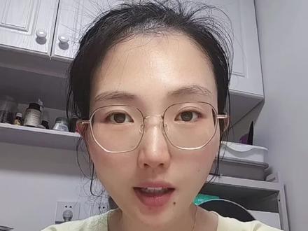 沙哥事件爆火:最高级的智慧,是懂得主动退让 全网热议沙哥事件,看似课堂争执,实则尽显通透格局。
老师不硬怼不摆架子,主动致歉还请学生吃汉堡化解矛盾。
真正的成熟从不是争输赢,收住锋芒懂得退让,以柔化矛盾,以心化解隔阂。
教育是唤醒不是征服,做人留余地,便是最高级的处世智慧。#沙哥事件 #幸福退让原则 #高情商 #处事智慧