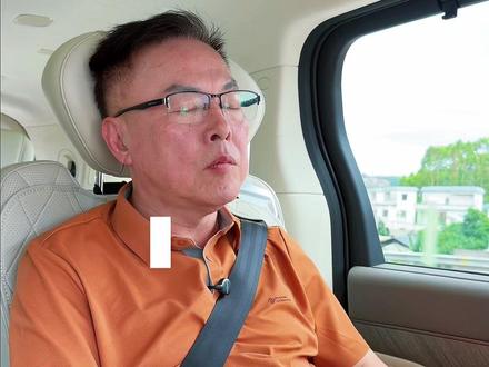 两颗疲惫的心,终将在岁月里,渐行渐远,还是会再度相逢!#爱情#情感#家庭