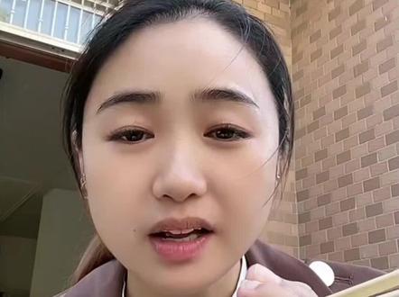 #折翼天使杨佩 ,9岁那年因意外事故,失去了翅膀,用脚养活自己家人,乐观面对现实,努力奋斗走出自己辉煌的人生,感动了很多网友,#励志正能量 #励志女孩杨佩@抖音小助手