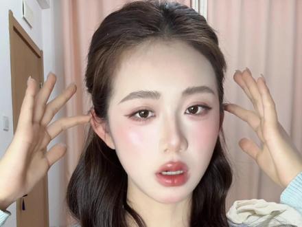 超级简单的半扎发教程来啦 跟我一起变甜酷girl !
(视频2分半 依旧干货 跟练起来吧)#元旦发型 #发型教程 #妆容分享 #2026你好出色 #韩系发型