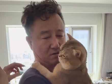 金子姐姐请我们去她哪里吃饭,金总不高兴了不让她抱,还埋怨我咬我,一天情绪都不#金总