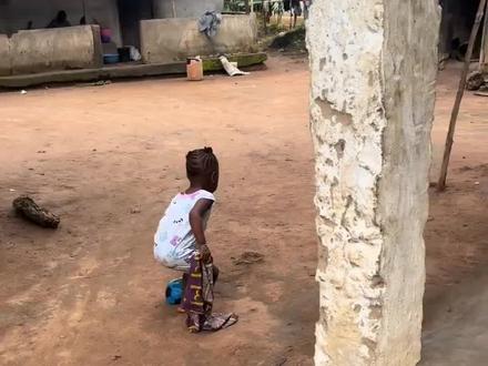 专治不听话的小黑娃,就问你们怕不怕#纪录片#非洲#原始部落