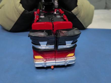 大家好,今天给大家带来的是#咖宝车神#强援卫士 #变形玩具 ,你们猜这是什么车?