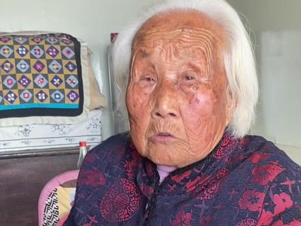 太姥姥和我讲她们那个年代用的粮票 太姥姥还留着呢 我这还真是第一次看见 太姥姥说那个时候就用她换饭吃#家有一老如有一宝 #粮票收藏