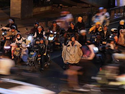 电车新规,安全背后的商业局 #零距离看懂财经