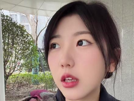 刷到了戍边战士的新春祝福视频,感动不已…… 他们驻守的地方,是地图上不起眼的一个小点,却是祖国领土不可分割的一部分;他们经历的岁月,是常人难以想象的艰苦,却是他们口中“平凡的日常”。#西藏边防战士 #退伍费 #涨知识 #退伍军人 #致敬边防军人