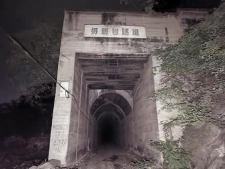 凌晨时分,徒步穿越神秘的奶奶包隧道!会有什么发现?一起来看看 #探秘 #胆小勿进 #铁路 #火车 #火车迷 #郑局庄段