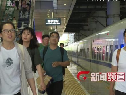 太大意!竟把装60万元现金的包落车里了