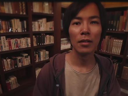 从封神到烂尾!谏山创亲口承认:我没能坚持画完真正的结局! 他创作了销量破亿的神作,却用一个充满争议的结局让无数粉丝心碎。如今,谏山创在故乡博物馆亲自承认:故事的结尾留下了一种“不真诚感“。他坦言,原本想把艾伦塑造成一个“可憎之人”,却因为对角色的同情和读者的喜爱而心软了。从“封神”到“烂尾”,这个男人经历了什么?#谏山创 #漫画 #漫画家 #动漫 #日漫
