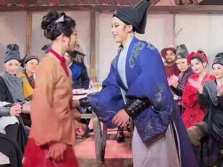 大哥危⚠️茅老师:回去要跪搓衣板了😵大老婆:云霄快来看🤭#陈丽君 #李云霄 #茅威涛 #徐叶娜#新龙门客栈