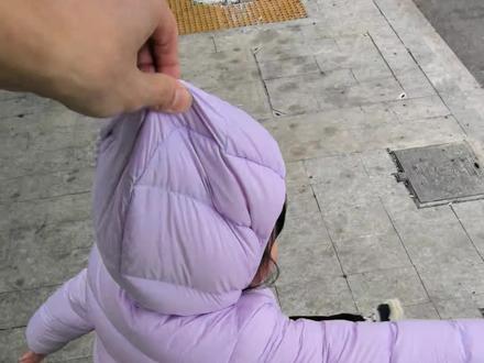 喂!你干嘛拎我帽子?