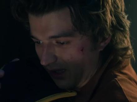 #怪奇物语5 达斯汀为保护史蒂夫爆发,那句嘶吼看懂的人都哭了!#strangerthings #史蒂夫#达斯汀