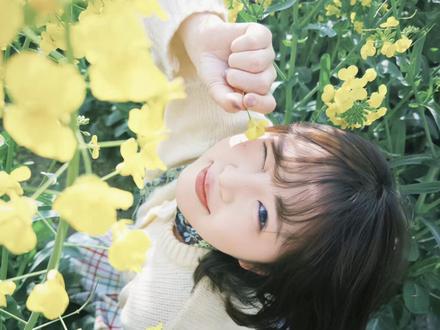 这些动作适用拍所有的花花~~春天一起拍起来吧!!#油菜花#拍照#拍照姿势#春天