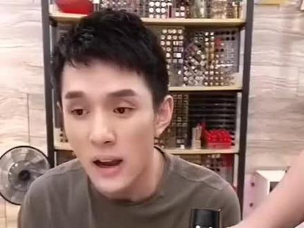 这款松下剃须刀老贴心了,它可以自动清洁,全身都可以水洗,而且清洗后刀片清