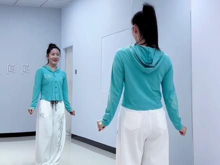 《踏春去》0.8倍速跟练#润润广场舞队 #踏春去