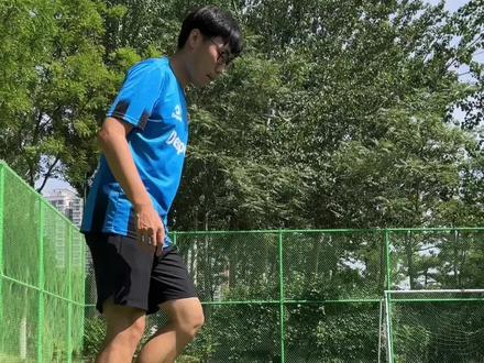 半分钟学会爆米花弹地起球#足球教学 #花式足球 #日常训练 #足球鞋 #体士彪足球鞋