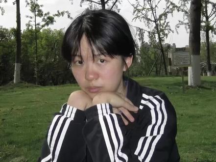 别催啦 千万人想看的手搓骨感修图来了 骨感的关键是脸部要有立体度。
体现在深色系卧蚕、有高光的鼻梁、饱满的苹果肌、锋利的下颚线和有气血的状态。
你学会这些部分的手搓修图,你的照片会越来越好看。
#坚持手搓 #涂鸦笔邪修 #网感p图 #p图教程 #美图秀秀