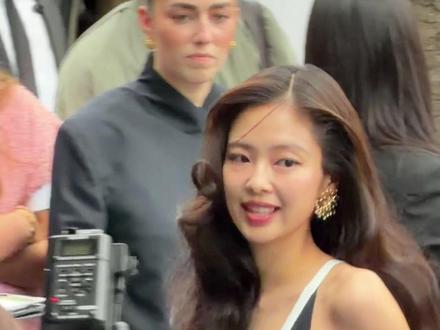 Jennie香奈儿上班!!今天妆造好漂亮啊!!
#Jennie #金智妮 #blackpink