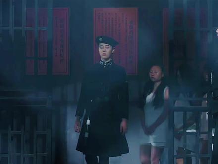 女孩入狱被欺负,苦练格斗技巧。霸气反击