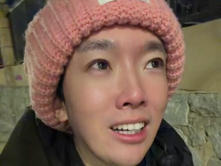 全称眼泪打转,真的被night into night治愈了!#蔡徐坤 #蔡徐坤新专辑 #拍作品我是认真的 #终于对这首歌下手了