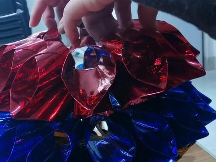 路路通折法,底座20x27.20张,路路通,18x18的纸,第一层折16个,第二层13个,第三层10个,第四层7个,顶部折一朵三生花#折纸教程