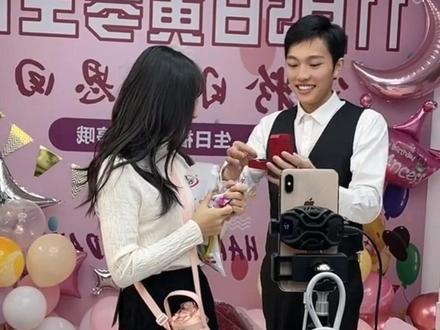 你们想不想看杨少求婚黄琴😬#黄琴杨少