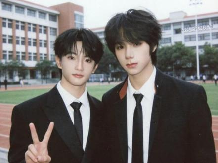 lmp的战斗力至今是个谜 微博前面三十条全是cp粉评论 而且每条都好几万点赞 #橹穆 #战斗粉