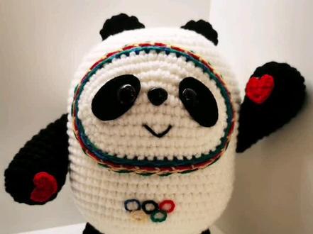 大冰墩墩视频教程一
#教程 #冰墩墩 #冬奥冰墩墩 #钩织视频教程 #钩针视频教程 #原创 #手工钩织 #钩织玩偶 #钩织挂件 #钩针编织 #钩针教程 #钩织图解