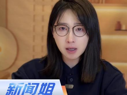 好想抱抱这个被迫长大、让人心疼的女孩……你每一次努力、每一次发光,天上的妈妈,全都看得见#女孩拿奖状在妈妈坟前哭诉 #广电V光@抖音小助手