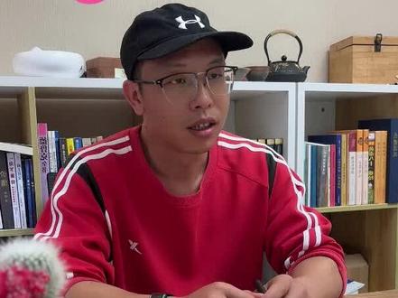 SpringBoot的自动装配原理 @SpringBootApplication--->@EnableAutoConfiguration(又是复合注解)---->@Import(AutoConfigurationImportSelector.class)--->getAutoConfigurationEntry--->读取spring.factories文件取得130多个候选配置类--->去除重复的配置类--->排除我们在启动类中踢出的配置类(exclude)--->从候选配置类中排除没有对应依赖的配置类---->最后得到的就是项目中要使用到配置类---->这些配置类会自动创建bean注入到ioc。#java面试 #springboot #Spring #程序员 #java