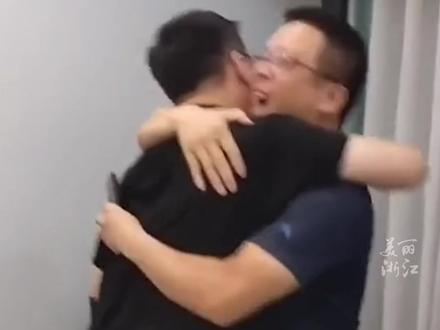 @考生和家长 高考成绩6月23日起陆续可查!浙江预计6月26日左右发布成绩。(来源:央视网)