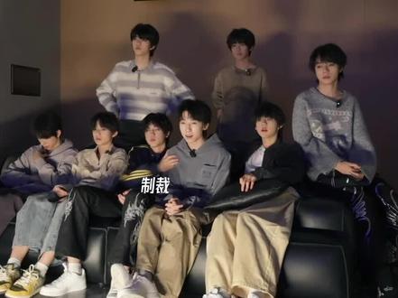 四四们观看MV😯#TF家族四代 #一颗好星星 #适合不适合 #星星组 #陈浚铭