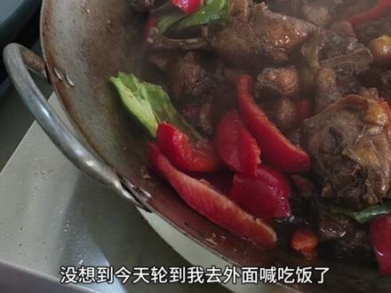 初三要在家绝食一天,过年吃太多了。我真的要减一百斤,不能再放任了