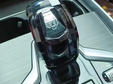 23款瑞虎7plus 二代 水晶挡把拆卸#专业的事交给专业的人 #把您的爱车打造的与众不同 #汽车改装升级 #抖音记录修理工的日常 #360全景行车记录仪