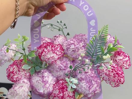 纸巾DIY女神节花篮~ #女神节 #三八女神节 #纸巾康乃馨 #手工花朵 #亲子手工