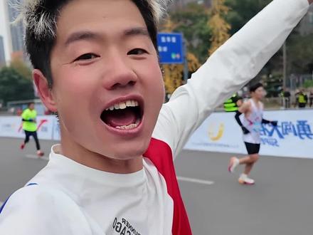 沉浸式体验乐山双遗马拉松!乐山马拉松第一次在主城区举办,跟着镜头一起来体验乐山这座城市的魅力#2025乐山双遗马拉松#2025乐山双遗马拉松跑出名堂#乐山马拉松#乐山双遗马拉松#乐山