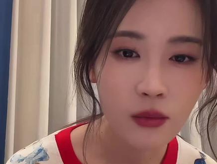 #全世界安利翟一莹
剧里的她:复仇大女主、破碎感白月光、飒爽女将军
直播里的她:素颜吃饭、和粉丝唠嗑、软乎乎的翟一莹
这反差感谁顶得住啊!
建议收藏,心情不好就来看看她的直播,瞬间被治愈了😭@翟一莹
#翟一莹 #短剧反差感 #宝藏演员#短剧演员 @抖音上热门 @抖音小助手 @抖音创作助手 @翟一莹工作室 @DOU+上热门