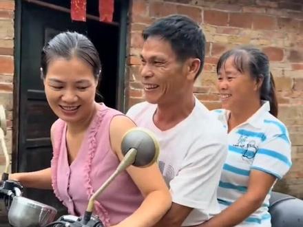 #AI浪漫热吻景 #抖音ai创作 #两公婆搞笑日常 @少红🌹2026年2月1号19点乔迁之喜 @DOU+小助手