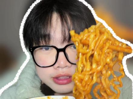 网上最火爆的四款火鸡面测评合集来啦!! 真实测评来看看哪款最好吃!#火鸡面 #酱里麻 #泡面先生 #三养火鸡面 #火鸡面测评