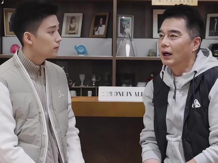 何晴儿子2岁父母离异,7岁父亲再婚,和父亲合体小心翼翼