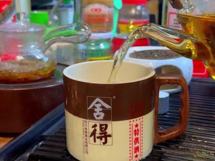 我把你们喝完酒的空酒瓶改成了这样!#酒瓶改造 #马克杯水杯 #空瓶子的妙用 #废物利用 #器物之美