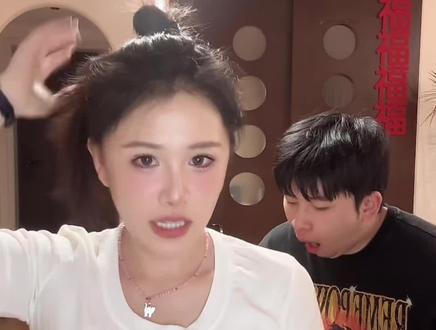 尤里妈妈|每天睡觉带着娜塔莎|出门散步也带着|给娜塔莎专门买的衣服|给娜塔莎敷面膜|晚上睡觉丽丽要亲吻自己的孩子|后面拉成条状了|这是在?|真的好神|娜塔莎最近皮肤有点干|眼睛都chun的起皮|有点干眼症|#尤里芸 #尤里芸直播录屏 #娜塔莎日常生活 #妈妈的孩子