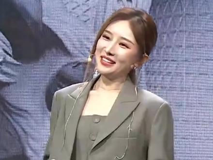 英雄联盟S11女主持人高情商现场#虎牙直播 #英雄联盟s11 #主持人 #高情商