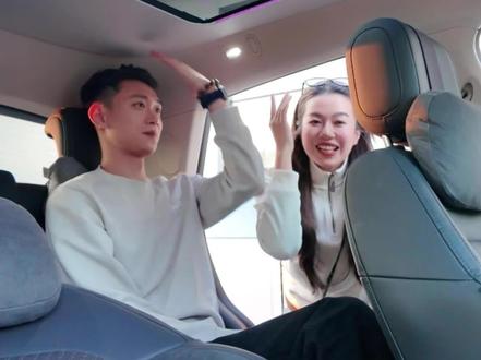 1.8米大帅哥测试萤火虫电动遮阳帘😱😱😱结果……㊗️电影《飞驰人生3》过年马上就有改装过的萤火虫改曝光喽😏😏🚗🚗
车友们过年一起去打卡哟#萤火虫电动遮阳帘#萤火虫遮阳#蔚来萤火虫#飞驰人生同款改装萤火虫#飞驰人生3