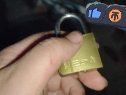 教一下大家怎么开锁? 请勿用于非法用途 这玩意其实能打开的,但是我打不开,我用钥匙打开的资源网 link3.cc/yxzy