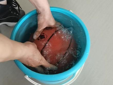 远鹏体育,针扎的篮球,分分钟修好。球嘴不漏气的不需要换气嘴的。